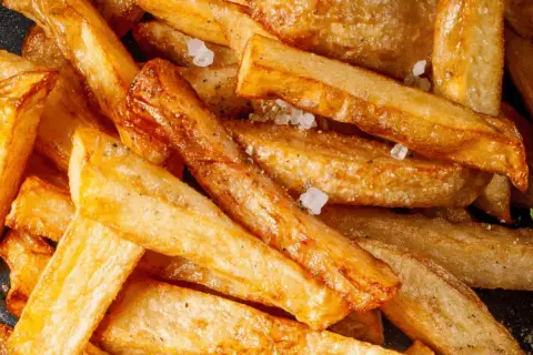 Jak przyprawić frytki? Sekrety smaku lepszego niż z restauracji!