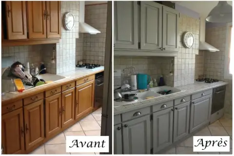 Cuisine avant/après : les meubles en chêne repeints en gris clair transforment l'espace.