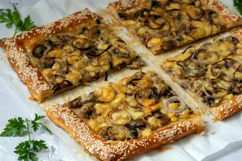 Przepis na ciasto do pizzy z mlekiem i jajkiem, które zachwyca smakiem