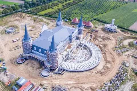 Hotel Cztery Wieże Katarzynin: Kiedy otwarcie? Najnowsze informacje