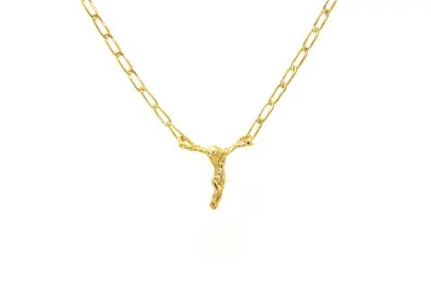 Collar de oro con un Cristo crucificado, inspirado en el estilo de Dalí.