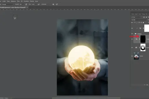 Mani che sorreggono un globo luminoso. Photoshop: effetti di luce non funzionano, maschera di livello nera su "Tonalità/saturazione 1 copia".