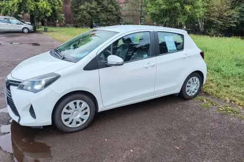 Toyota Yaris LEwarek gdzie jest dostępny? Sprawdź lokalizację i opinie