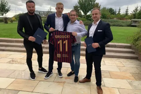 Zarobki piłkarzy Pogoni Szczecin - zaskakujące różnice w wynagrodzeniach