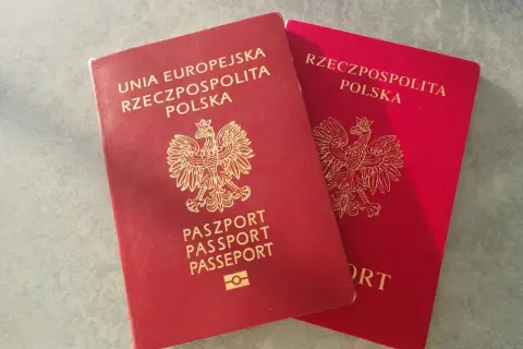 Dwa polskie paszporty. Planujesz podróż do Turcji? Sprawdź, czy do Turcji potrzebny jest paszport, bo bez niego się nie wybierzesz!