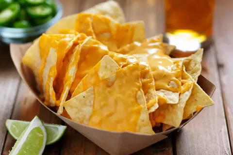 Nachos con queso: La guía para que queden cremosos y crujientes