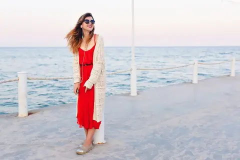 Espadryle damskie: 7 stylizacji na każdą okazję - poradnik