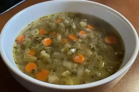 Soupe aux choux traditionnelle : recette facile et authentique