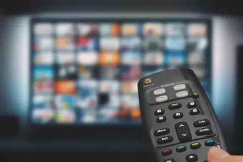 Jak podłączyć internet mobilny do telewizora i cieszyć się swobodą oglądania