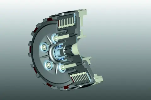 Przekrój sprzęgła w motocyklu, ukazujący jego wewnętrzne mechanizmy, w tym tarcze i sprężyny.