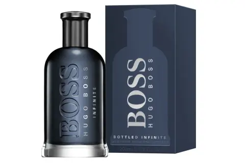 Flakon i pudełko perfum Hugo Boss Bottled Infinite. Elegancki, ciemnogranatowy zestaw, który sprawdzi się jako prezent.