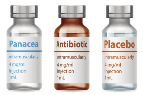 Trzy fiolki: "Panacea", "Antibiotic" i "Placebo". Co to placebo? To substancja bez działania leczniczego, stosowana w badaniach.