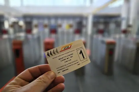 Bilet na metro mediolan na 3 dni, obejmujący strefy Mi1-Mi3. Gotowy do podróży po Mediolanie!