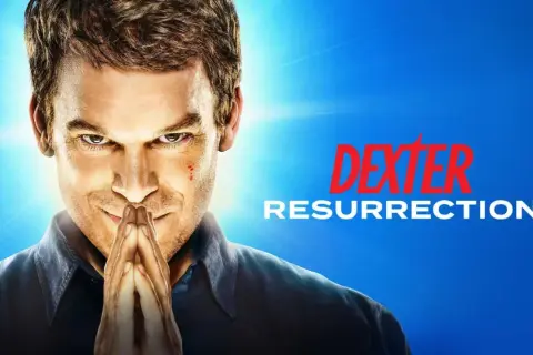 Dexter: Resurrection Sverige. En intensiv blick från Dexter Morgan, med händerna knäppta.