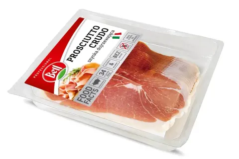Plastry szynki crudo Bell, dojrzewającej, wieprzowej, bez laktozy. Idealna na ciepło i zimno.
