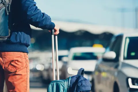 Ile kosztuje taxi z lotniska w Poznaniu na dworzec PKP? Sprawdź ceny!