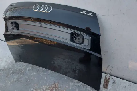 Audi TT 8J: Spoiler RS, carbon czy lotka? Wybierz idealny!
