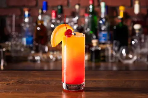 Tequila Sunrise: Ricetta IBA e Segreti per un'Alba Perfetta