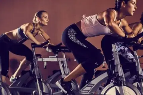 Jazda na rowerze: Cardio dla serca i odchudzania. Jak trenować?
