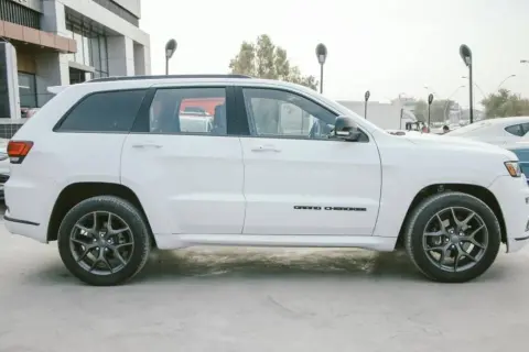 Jeep Grand Cherokee 3.0 CRD: Ile oleju? WK/WK2, normy, wymiana