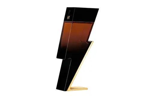 Flakon perfum w kształcie błyskawicy, symbolizujący **bad boy**a. Ciemny, błyszczący design z gradientem od czerni do bursztynu.