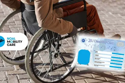 Persona in carrozzina con EU Disability Card, utile per agevolazioni trasporti. Logo NOAL MOBILITY CARE.