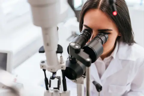 Okulista czy optometrysta? Jak wybrać specjalistę do badania wzroku?