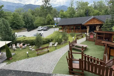 Bacówka pod Reglami: Jak zaplanować idealną wizytę w sercu Tatr?