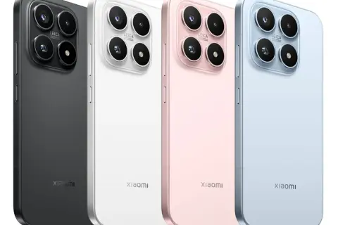 Cztery telefony Xiaomi w kolorach czarnym, białym, różowym i niebieskim. Zapowiedź premiery Xiaomi z potrójnym aparatem Leica.