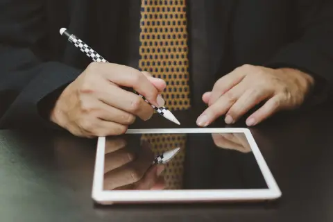 Firma digitale su tablet per procura per locazione immobile fac simile.