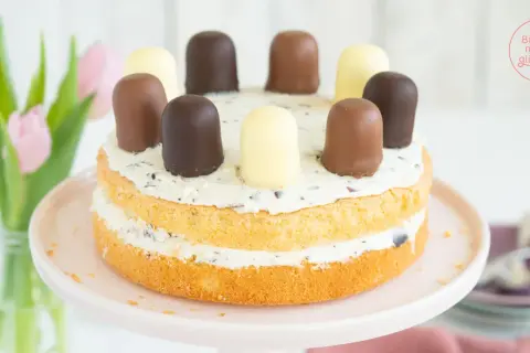 Leckere Mohrenkopftorte mit Schoko- und weißen Köpfen, ein tolles Rezept für jeden Anlass.