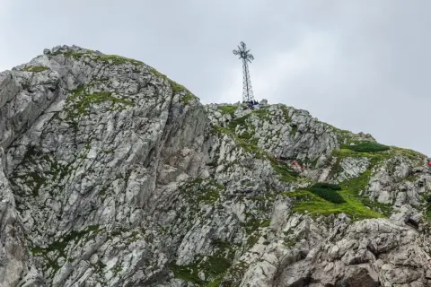 Giewont: Ile się idzie? Planuj czas, omiń korki i burze!