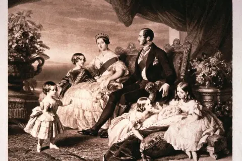 La reina Victoria de Inglaterra, junto al príncipe Alberto y sus hijos, en un retrato familiar.