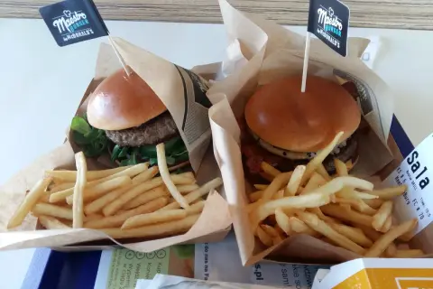 Ile kosztują burgery Maestro w McDonald's? Ceny i zestawy, które zaskakują
