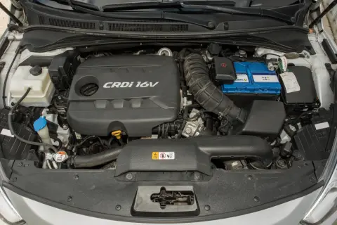 Silnik CRDi 1.7V. Wiele osób szuka opinii o tym silniku, a tutaj widać jego wnętrze.