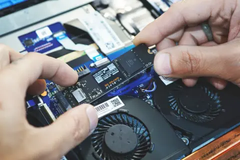 Ile kosztuje wymiana dysku w laptopie Lenovo? Sprawdź ceny i opcje