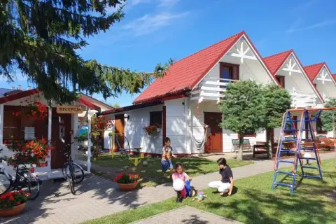 Gdzie szukać noclegów nad morzem? Odkryj najlepsze oferty i porady