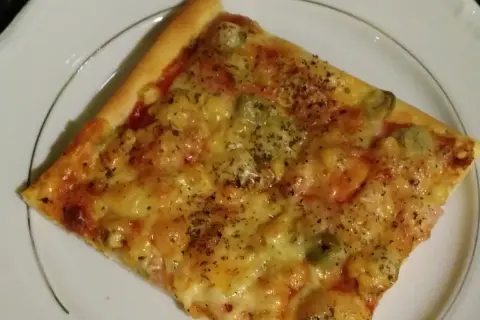 Idealna pizza: Szybkie rozmrażanie ciasta na pizzę bez wpadek