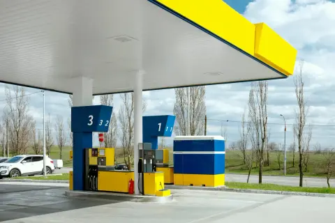 Ile kosztuje budowa stacji paliw? Poznaj ukryte wydatki i opcje finansowania
