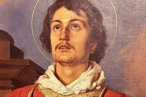 Retrato de Lorenzo de Roma, con halo dorado, mirando al cielo. Viste túnica roja y cuello blanco.