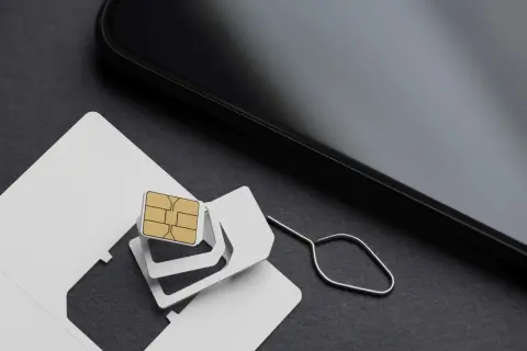 Jaka karta SIM do iPhone 15? Wybierz najlepszą opcję dla siebie