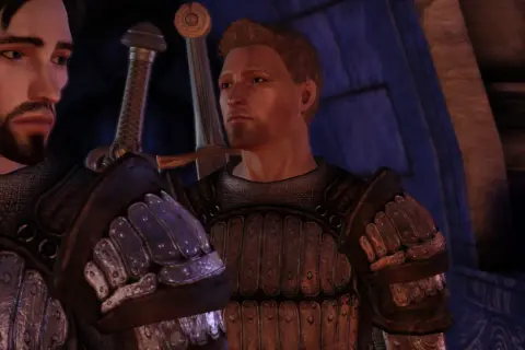 Dwóch rycerzy w zbrojach, jeden z brodą, drugi z krótkimi włosami. Scena z gry Dragon Age Origins, idealna do polskiego spolszczenia.