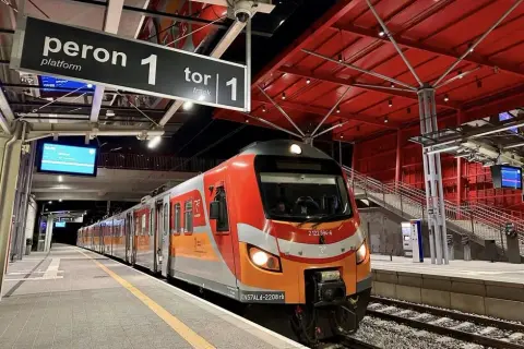 Gdańsk Lotnisko Dworzec Główny: Taxi, pociąg, bus. Która opcja najlepsza?