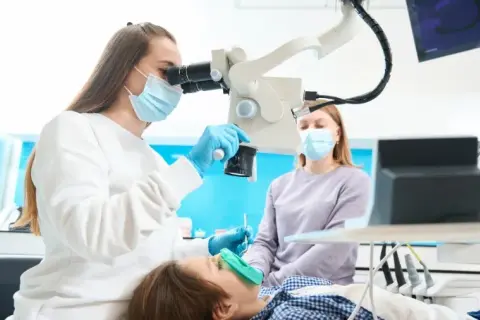 Dentysta a stomatolog: Jaka jest różnica w Polsce? Wyjaśniamy