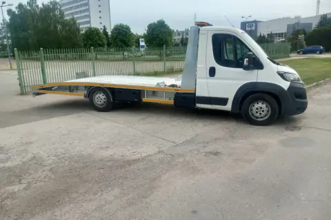 Laweta na autostradzie: ile kosztuje i jak nie przepłacić?