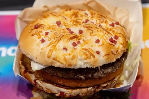 Burger Drwala: Ile kalorii? Pełna analiza i wpływ na dietę