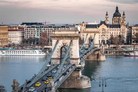 Gdzie kupić najlepsze pamiątki w Budapeszcie? Sprawdź najlepsze miejsca i uniknij turystycznych pułapek!