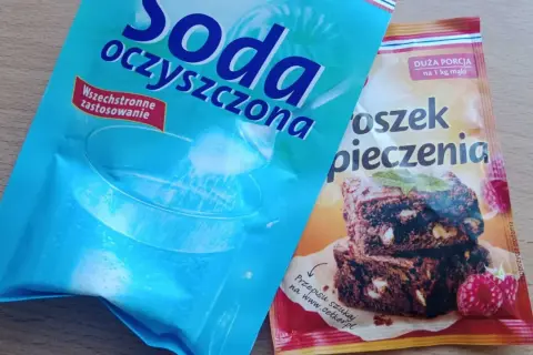 Soda vs. proszek: Jak zamienić i uratować swój wypiek?