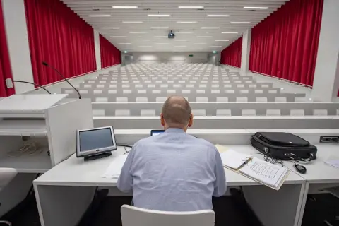 Czy będzie nauczanie zdalne na uczelniach? Co musisz wiedzieć teraz