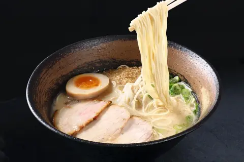 Ramen z czego jest: odkryj składniki i tajemnice tej zupy